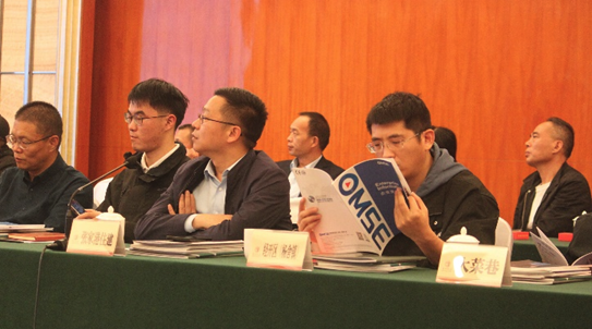 政府搭舞台, 电梯企业唱大戏