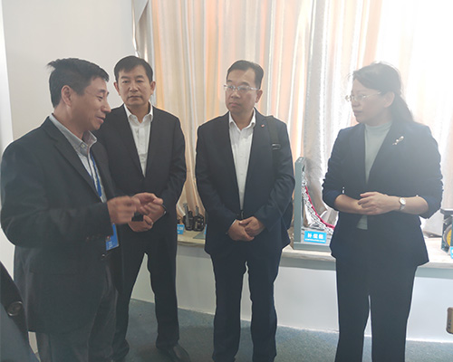 山东省枣庄市委常委 峄城区委书记于玉一行参观3377在线(中国)唯一官方网站公司展示厅(2019)